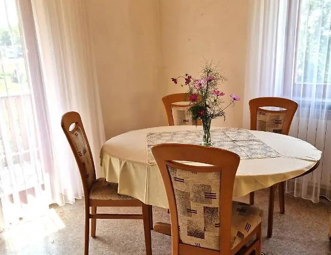 Merlin דירה Rence